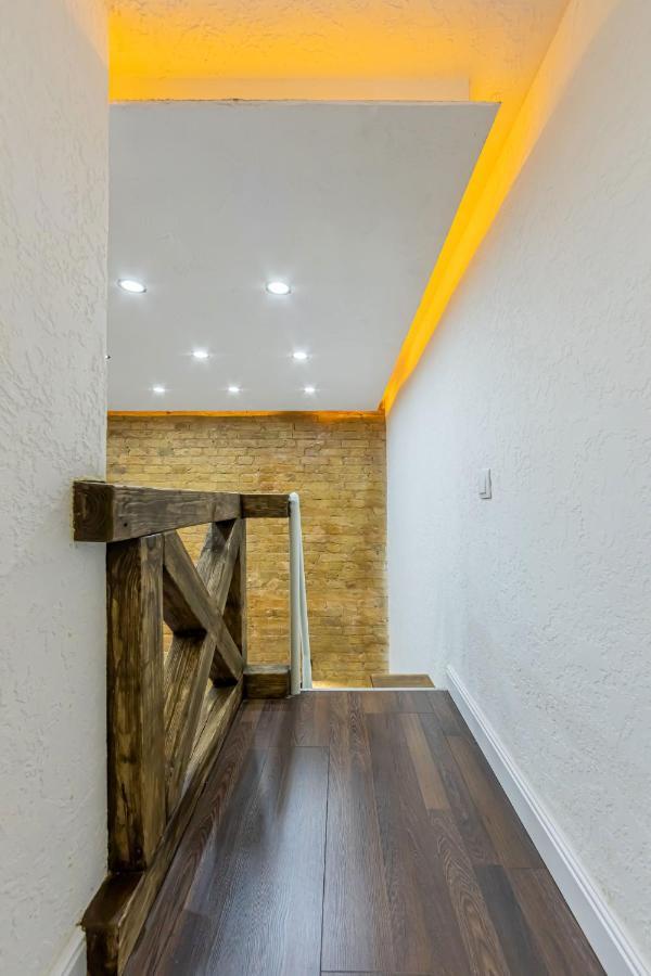 Kyiv Brown Loft Apartment Ngoại thất bức ảnh
